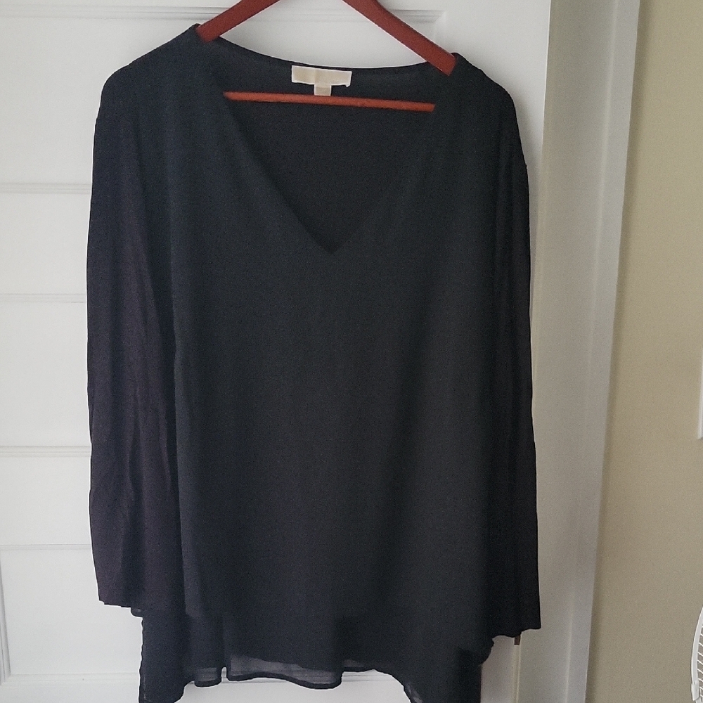 MichawElegant Black V-Neck Women's Top